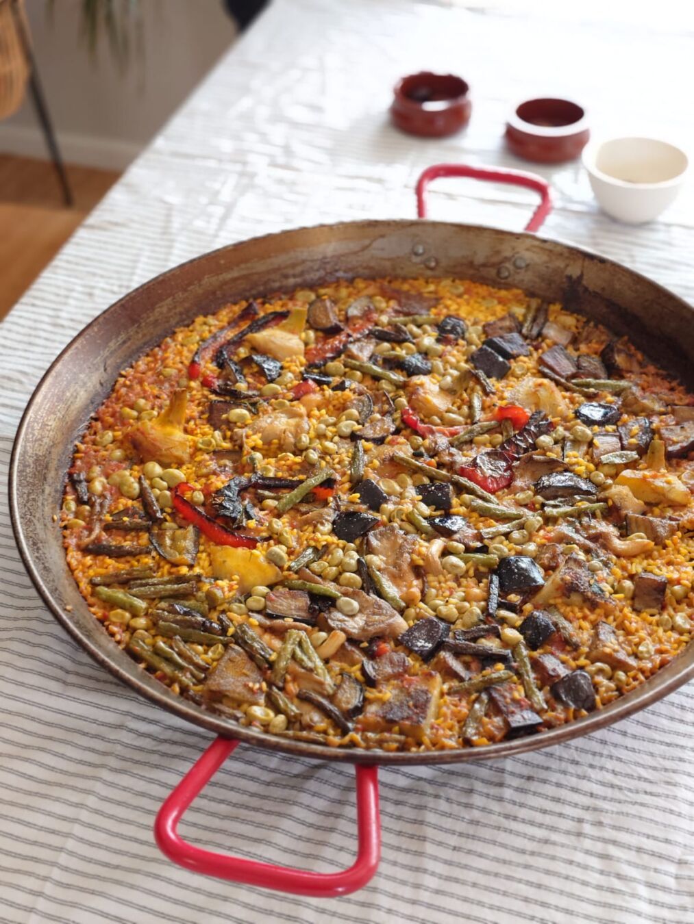 The photo shows a vegan paella on a table
